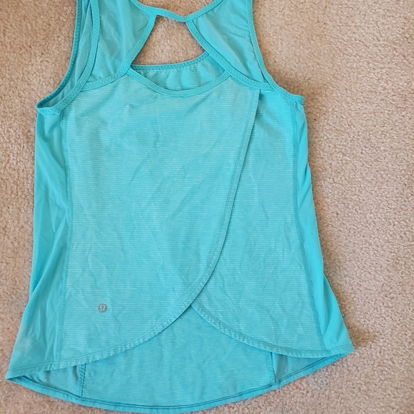 Lululemon tank - Picture 11 of 11